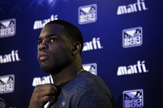 拒逆转！东契奇29+9首发第一，小里31+8莫兰特低效，老詹认清现实.